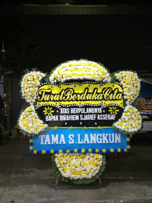 Papan Bunga Duka di Negeri Lama